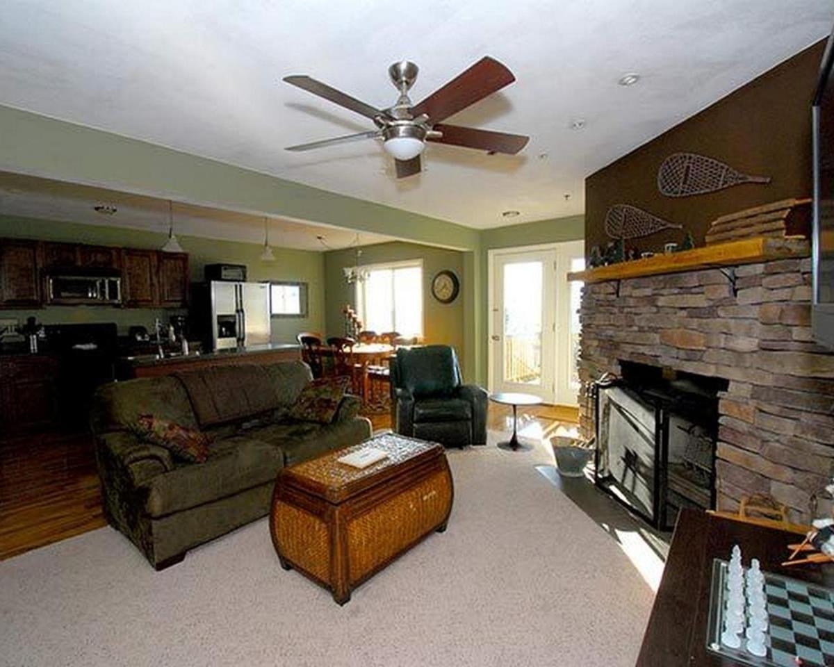 Popular attractions Area Nearby Property
